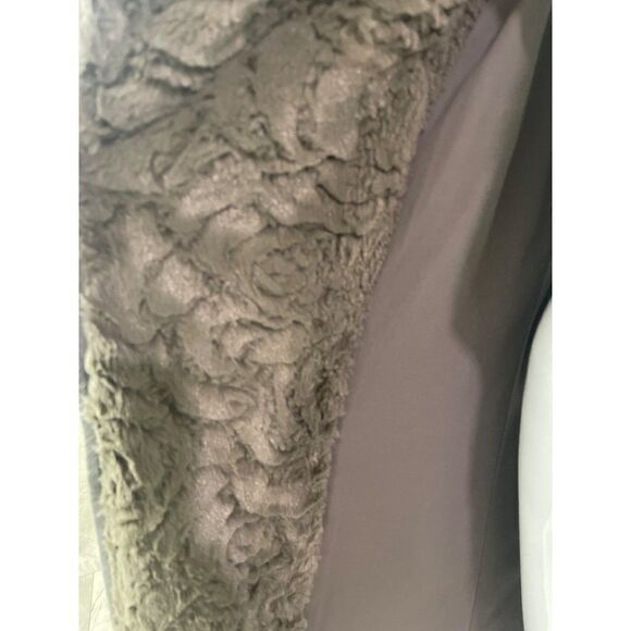 Altar’d State Faux Fur Longline Rose Pattern Vest Size L - Picture 7 of 10